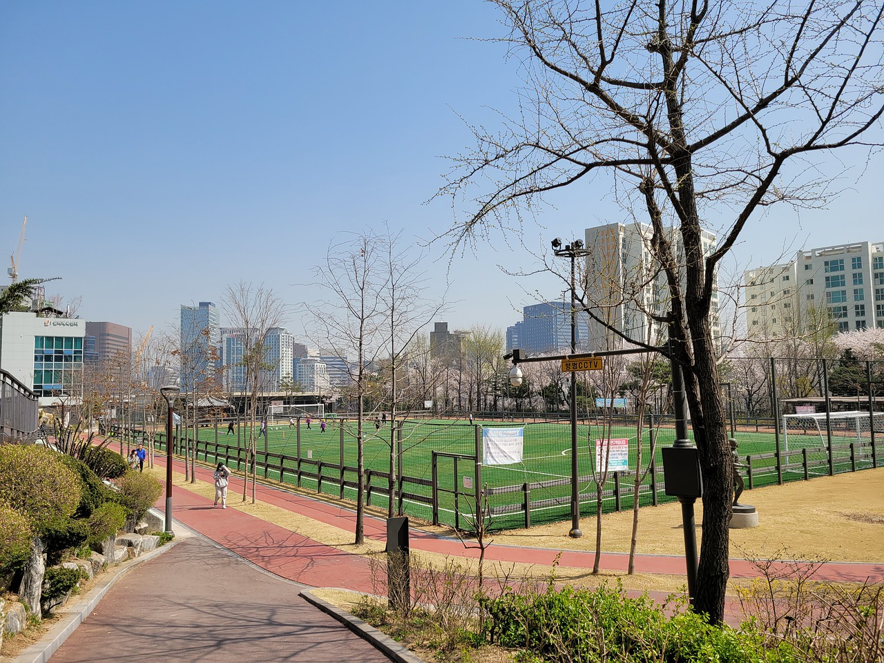 更是在关键 更是在关键